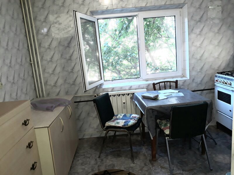 Colentina, Tei, Maica D-nului, OMV, semistradal, bl mixt/1988, 3/8 dec 42mp